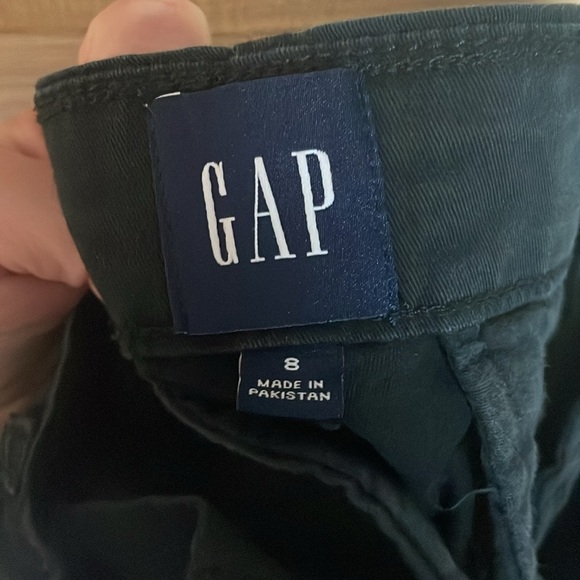 GAP size 8 Black Mid-rise Stretchy 4.5” Inseam Chino Shorts with Pockets - Picture 2 of 9